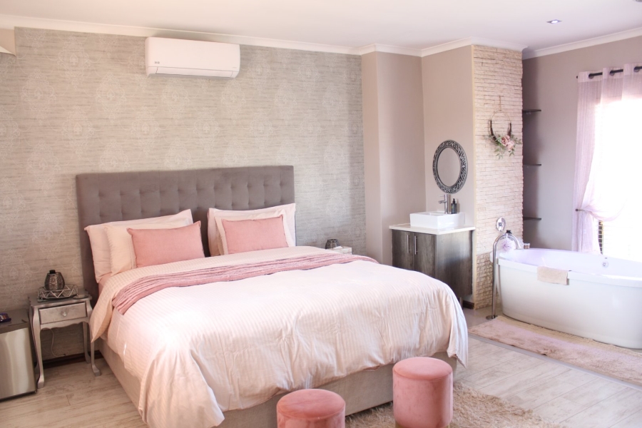 4 Bedroom Property for Sale in Rouxville Western Cape